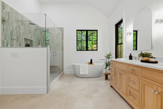 29 Hartford St, Dover, MA 02030