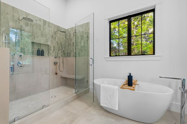 29 Hartford St, Dover, MA 02030