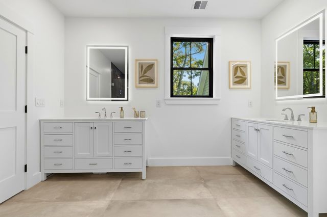 29 Hartford St, Dover, MA 02030