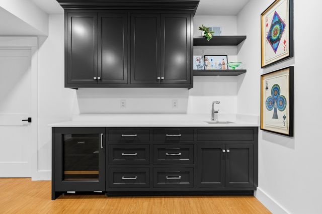 29 Hartford St, Dover, MA 02030