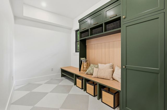 29 Hartford St, Dover, MA 02030