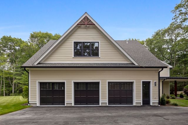 29 Hartford St, Dover, MA 02030