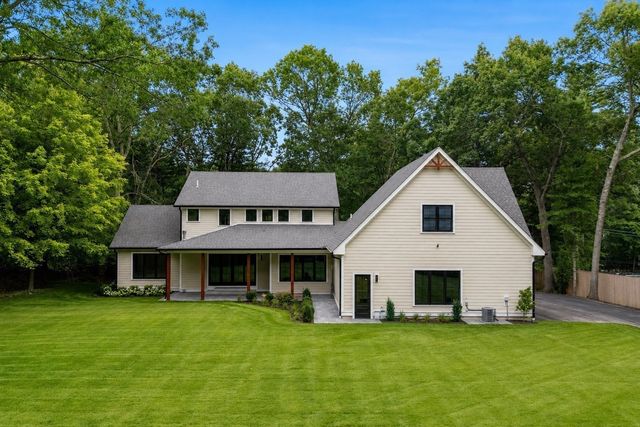 29 Hartford St, Dover, MA 02030