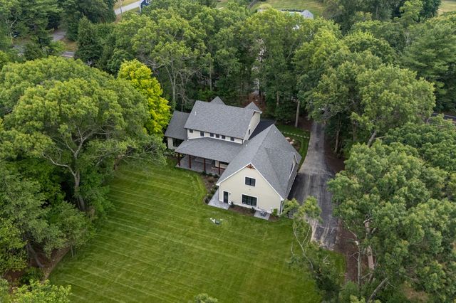 29 Hartford St, Dover, MA 02030