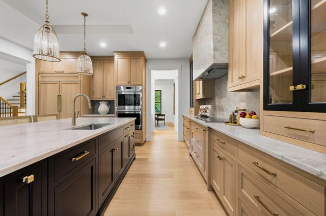 29 Hartford St, Dover, MA 02030