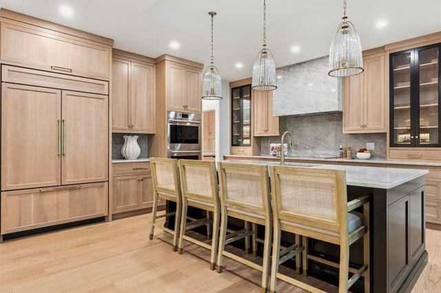 29 Hartford St, Dover, MA 02030