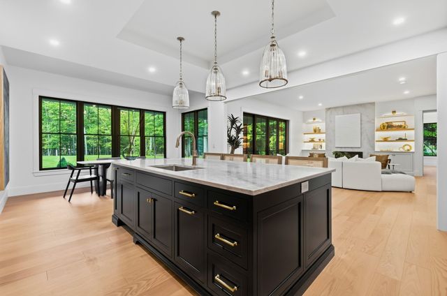 29 Hartford St, Dover, MA 02030