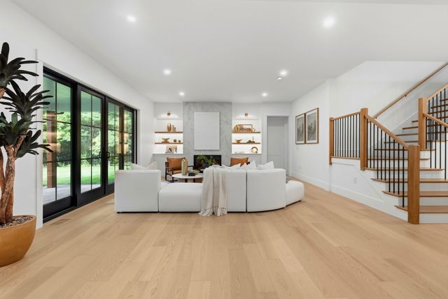29 Hartford St, Dover, MA 02030