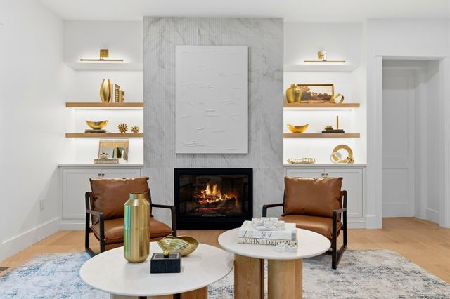 29 Hartford St, Dover, MA 02030