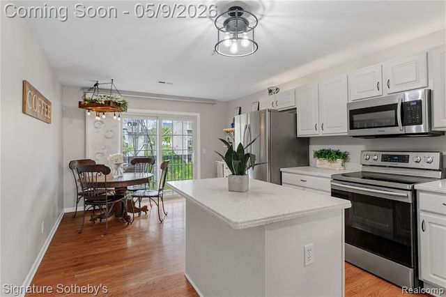 601 Village Lane, Milford, MI 48381