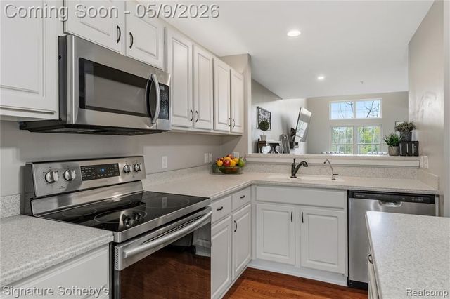 601 Village Lane, Milford, MI 48381