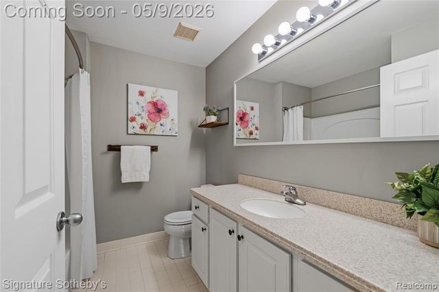 601 Village Lane, Milford, MI 48381