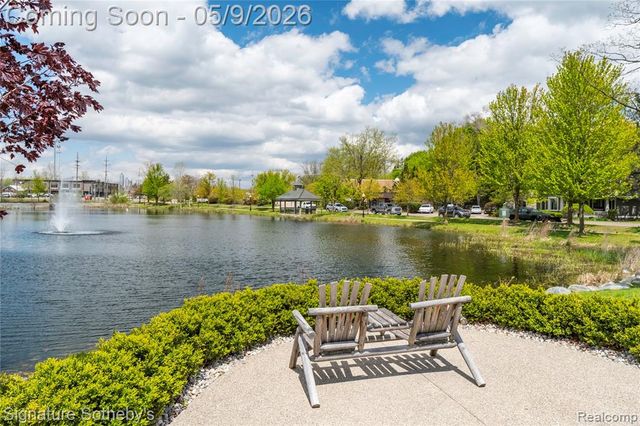 601 Village Lane, Milford, MI 48381