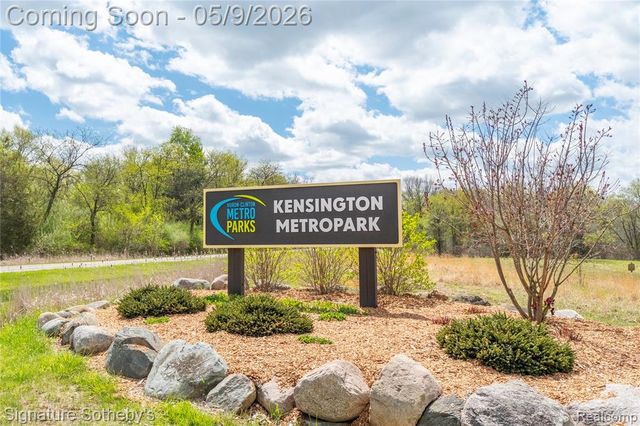 601 Village Lane, Milford, MI 48381