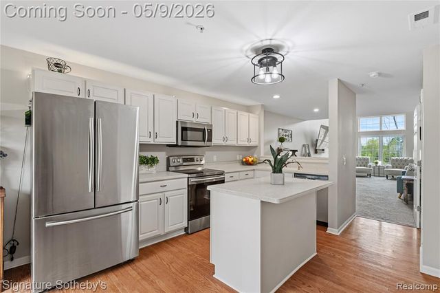 601 Village Lane, Milford, MI 48381