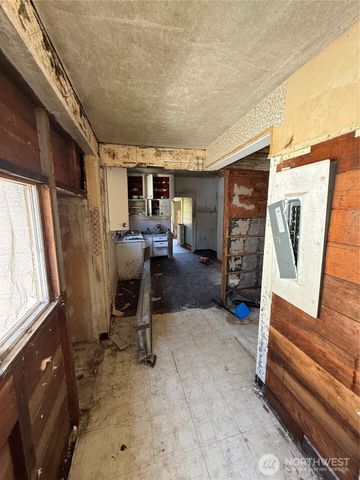 222 12th Street, Raymond, WA 98577