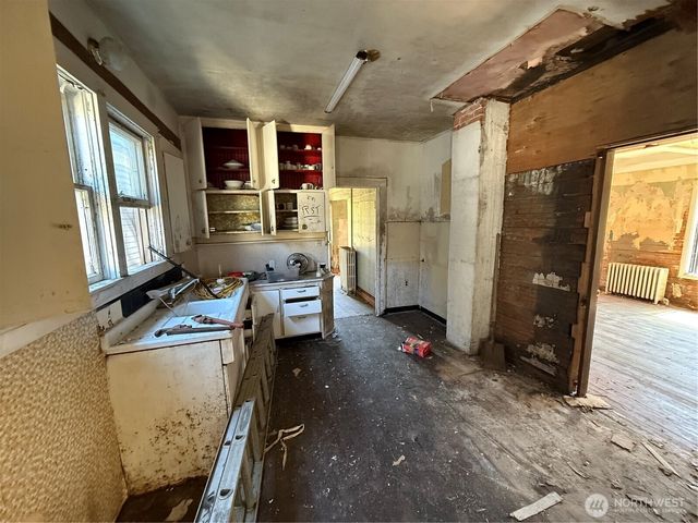 222 12th Street, Raymond, WA 98577