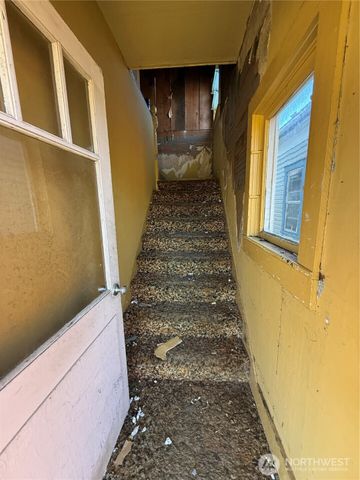 222 12th Street, Raymond, WA 98577