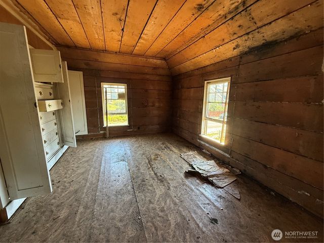 222 12th Street, Raymond, WA 98577