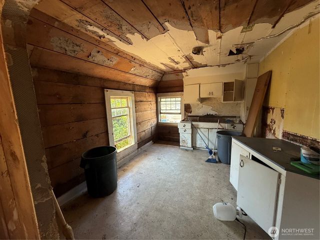 222 12th Street, Raymond, WA 98577