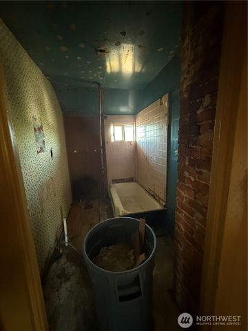 222 12th Street, Raymond, WA 98577