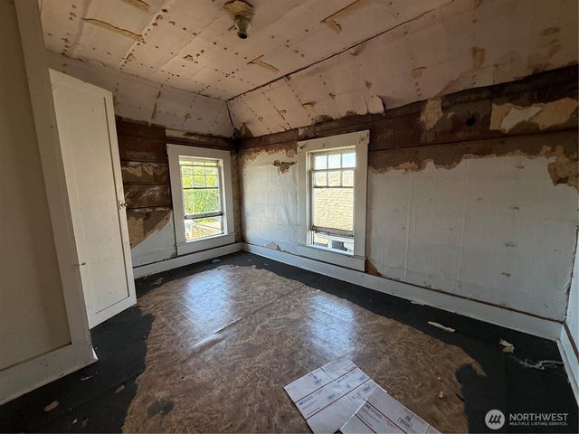 222 12th Street, Raymond, WA 98577