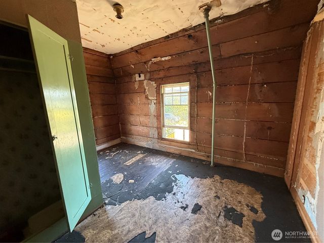 222 12th Street, Raymond, WA 98577