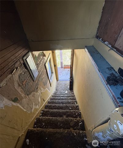 222 12th Street, Raymond, WA 98577