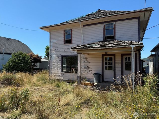 222 12th Street, Raymond, WA 98577