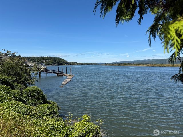 222 12th Street, Raymond, WA 98577