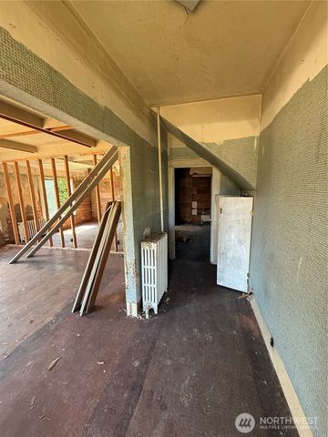 222 12th Street, Raymond, WA 98577