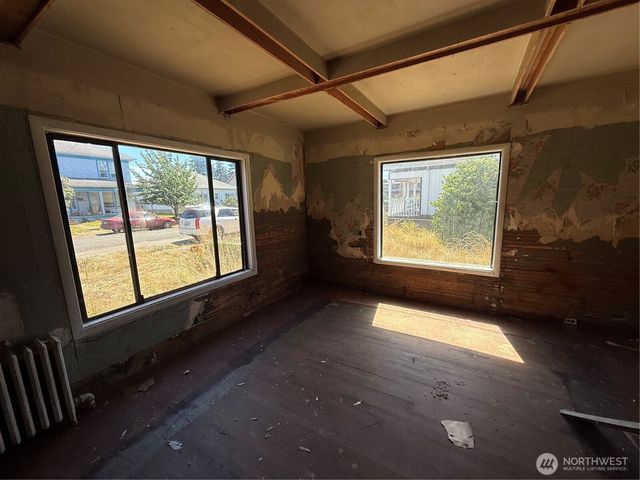 222 12th Street, Raymond, WA 98577