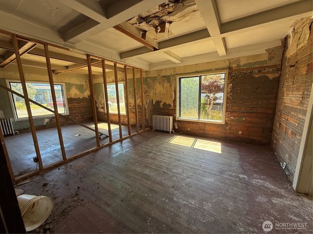 222 12th Street, Raymond, WA 98577