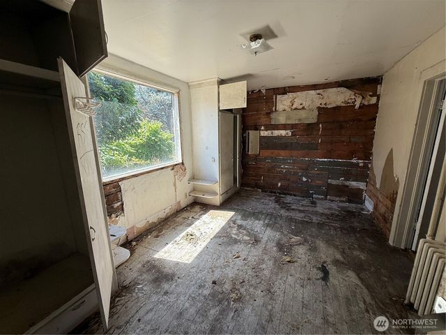 222 12th Street, Raymond, WA 98577