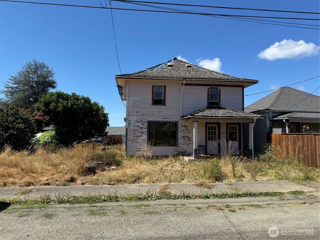 222 12th Street, Raymond, WA 98577