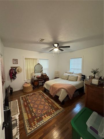 1300 Antone Street, Bryan, TX 77803