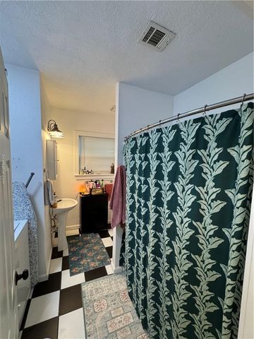 1300 Antone Street, Bryan, TX 77803