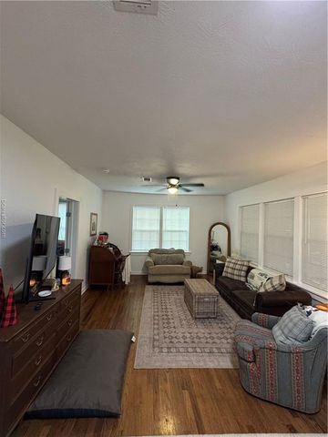 1300 Antone Street, Bryan, TX 77803