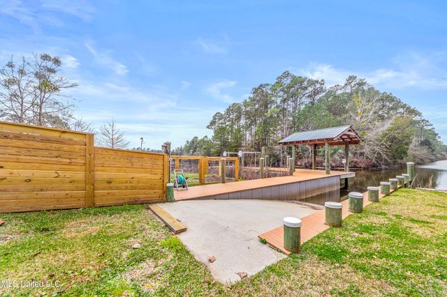 5813 Moreton Place, Ocean Springs, MS 39564