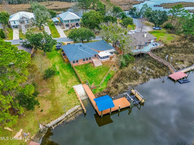 5813 Moreton Place, Ocean Springs, MS 39564