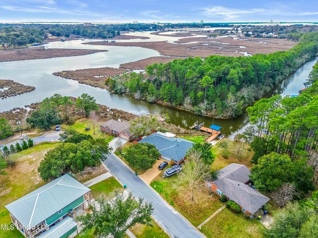 5813 Moreton Place, Ocean Springs, MS 39564