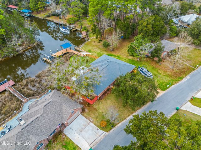5813 Moreton Place, Ocean Springs, MS 39564