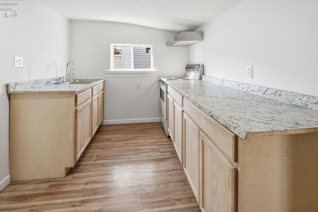 S 746 Front Street, Fremont, OH 43420