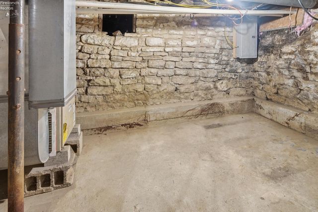 S 746 Front Street, Fremont, OH 43420