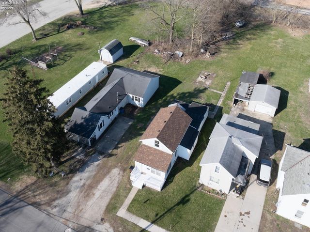 S 746 Front Street, Fremont, OH 43420