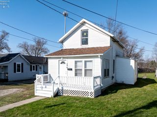 S 746 Front Street, Fremont, OH 43420