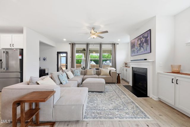 192 Castle Pond Way, Fuquay Varina, NC 27526
