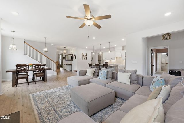 192 Castle Pond Way, Fuquay Varina, NC 27526