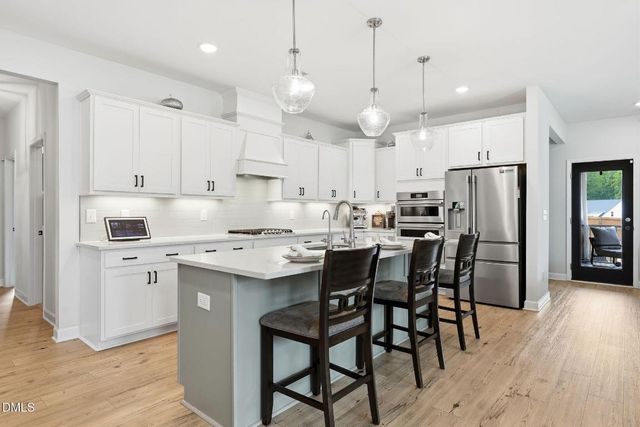 192 Castle Pond Way, Fuquay Varina, NC 27526