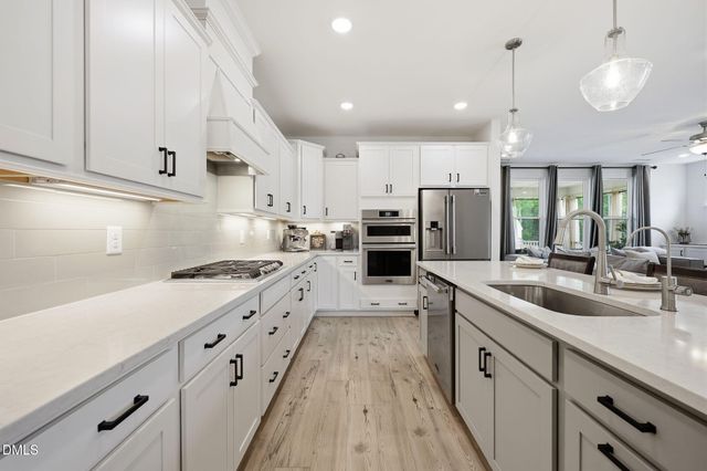 192 Castle Pond Way, Fuquay Varina, NC 27526